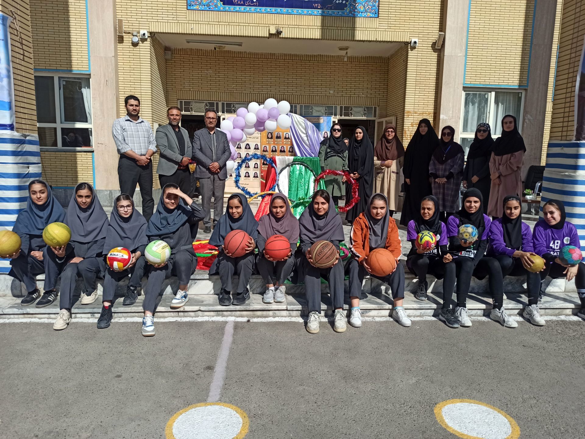 المپیاد ورزشی درون مدرسه ای در دبیرستان دخترانه ۱۳ آبان