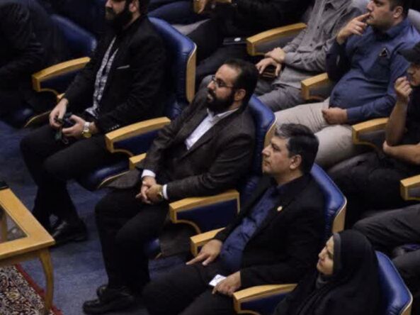 آینده را نوجوانان می‌سازند