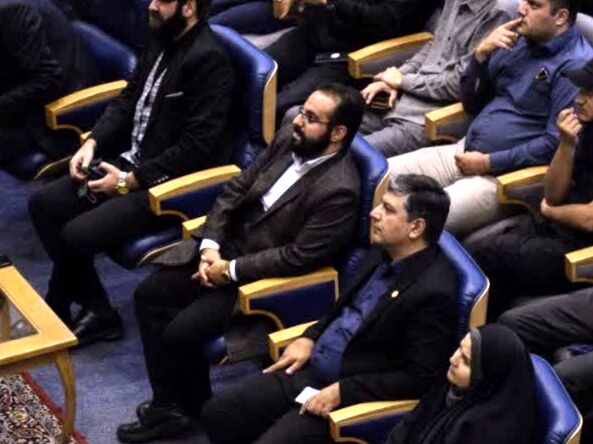 آینده را نوجوانان می‌سازند