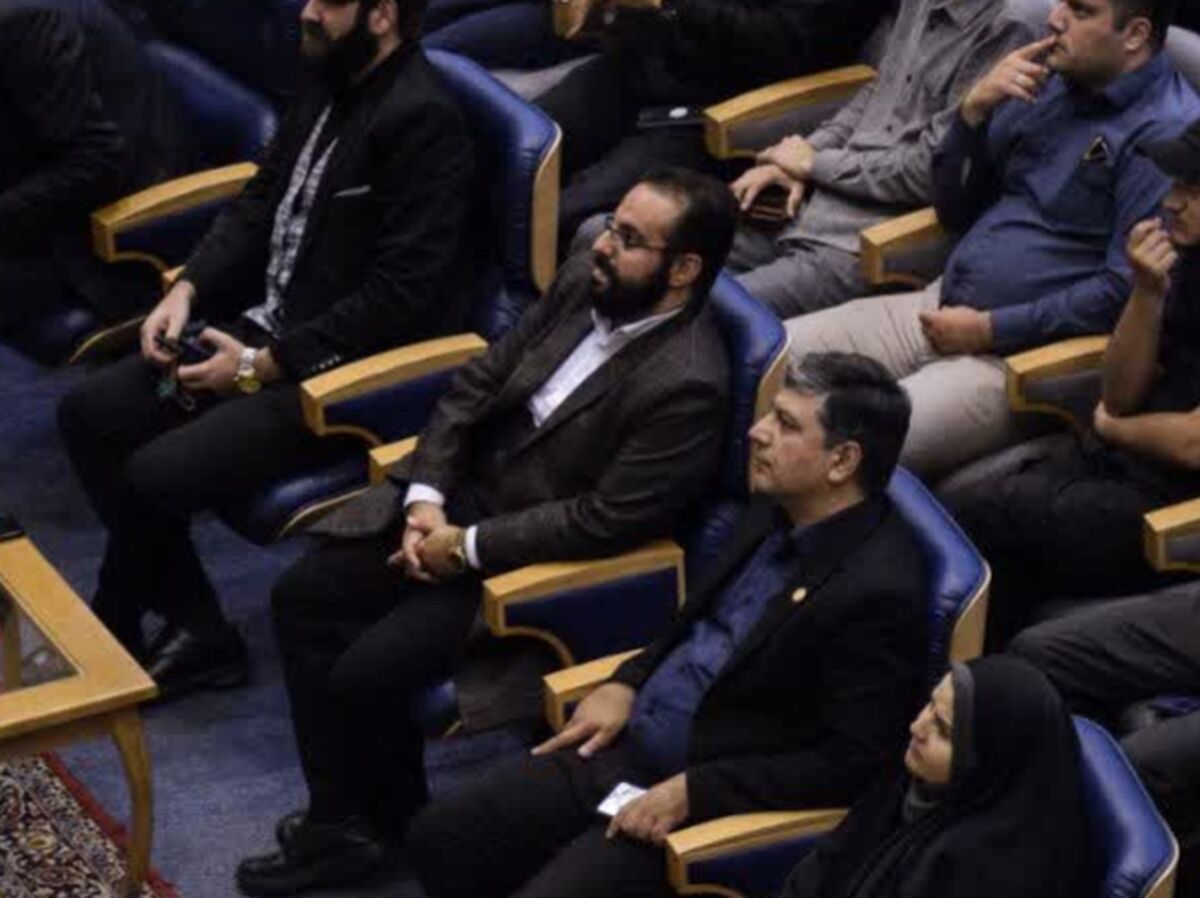 آینده را نوجوانان می‌سازند