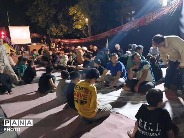 گرامیداشت چهلمین روز تدفین آقای شهید ایران و برگزاری مراسم شب شهادت امام حسن عسکری(ع) با حضور ۸۰۰ نفر