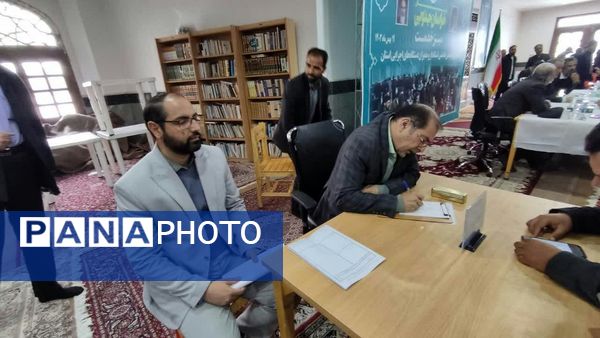 میز خدمت مسئولان در مصلی المهدی بیرجند 