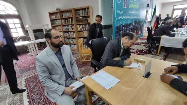 میز خدمت مسئولان در مصلی المهدی بیرجند 