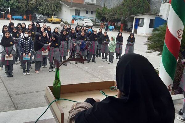 گرامیداشت هفته پدافند غیرعامل در دبیرستان فرزانگان قائمشهر
