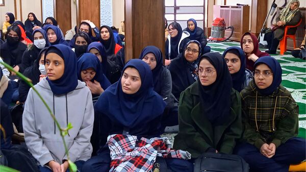 کارگاه راز جذابیت دختران در دبیرستان نورالهدی تبادکان