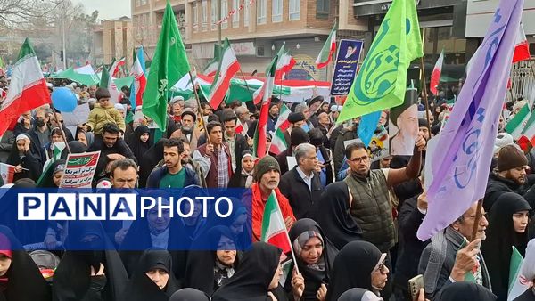 شکوه حضور نوجوانان در راهپیمایی 22 بهمن مردم قم