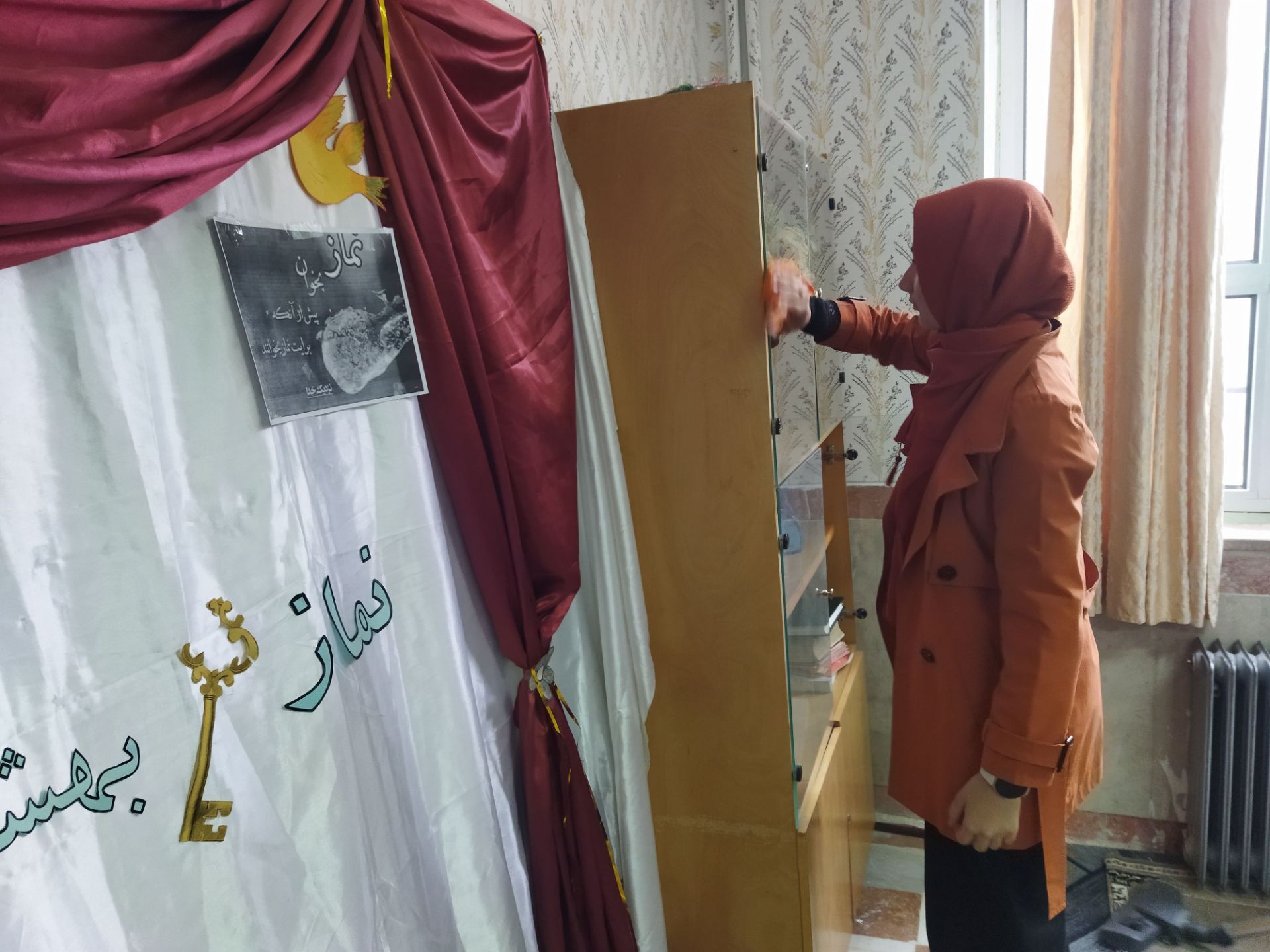 فضاسازی نمازخانه مدرسه الزهرای اهر برای مهر ماه