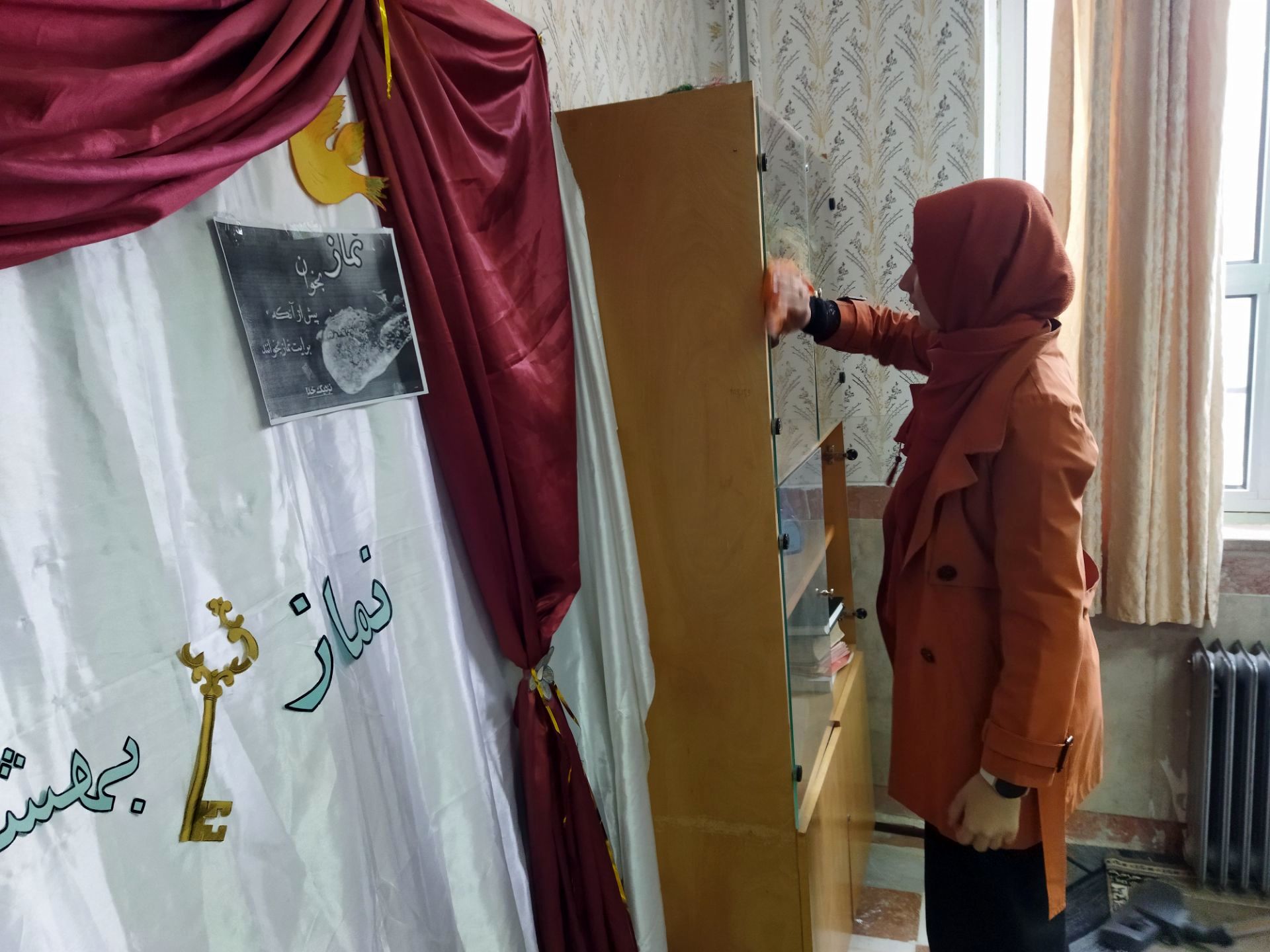 فضاسازی نمازخانه مدرسه الزهرای اهر برای مهر ماه