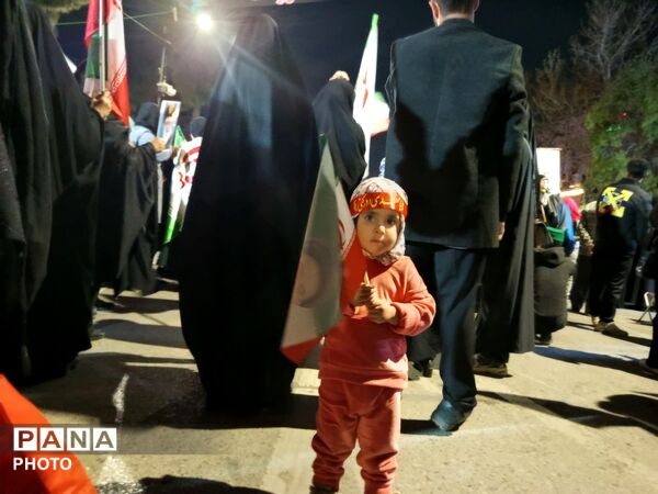 دهه نودی ها صحنه اجتماعات را زیباتر کردند