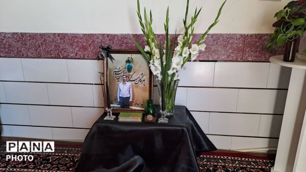  دیدار بانوان خادمیار و دانش‌آموزان از خانه شهید حسین حسینی  