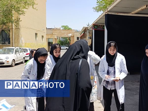 قدردانی از دانش‌آموزان فعال در نمایشگاه نقاشی حماسه حسینی 