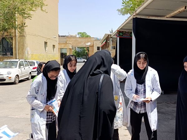 قدردانی از دانش‌آموزان فعال در نمایشگاه نقاشی حماسه حسینی 