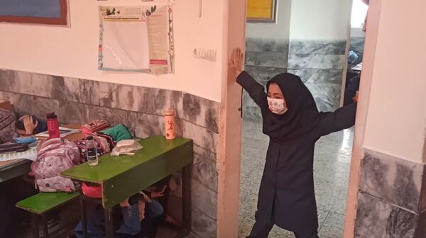 مانور زلزله در مدرسه مهندس رحمانی فرد مشهد
