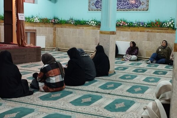 جلسه‌ آموزش خانواده در رباط‌کریم