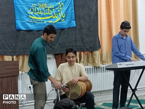 مراسم قرائت دعای توسل و جشن ولادت حضرت زینب(س) در دبیرستان شاهد مالک اشتر 