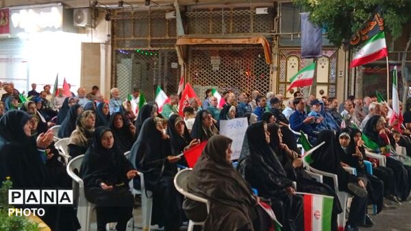 از کمیجان بازهم نوای «یاحیدر، یاحیدر» به گوش رسید. 