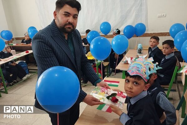 جشن شکوفه‌ها در مدرسه ۱۲ بهمن بهارستان دو