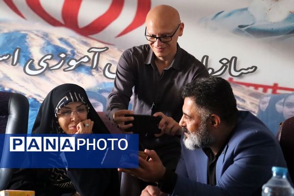 دیدار نماینده مردم ساری و میاندرود در مجلس شورای اسلامی با دانش‌آموزان مازندران