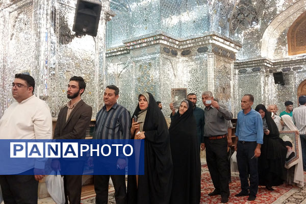 شاهچراغ مملو از مردمی که برای انتخابات حضور پیدا کردند