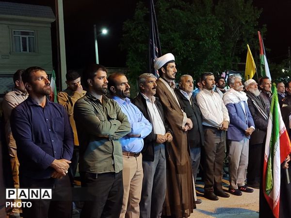 همصدایی فرهنگیان و دانش‌آموزان در تجمع شبانه مردم بیرانوند