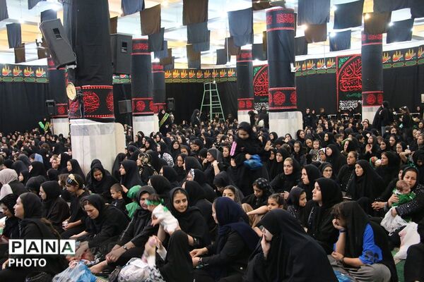 تجدید پیمان مادران قرچکی با آرمان‌های عاشورا در مراسم شیرخوارگان حسینی