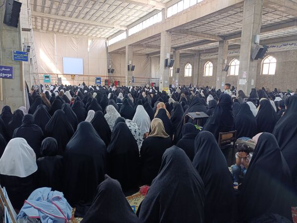 برگزاری نماز جمعه در آغاز هفته بسیج دانش آموزی با حضور دانش آموزان بسیجی نیشابور