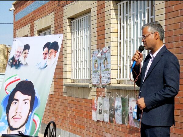 مراسم یادمان شهدای شهرستان خلیل‌آباد در مدارس