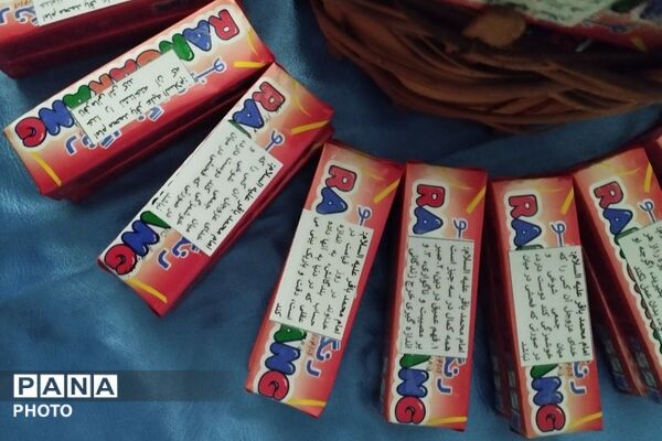 نماز مادر و دختری در دبیرستان عفت آهنگری 