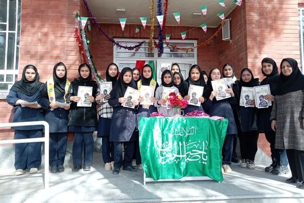 تقدیر از دانش آموزان معتکف دبیرستان مادر مهربان خلیل آباد