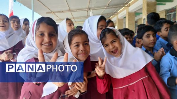 بزرگداشت روز دانش‌آموز در مدرسه شهید مطهری مارم