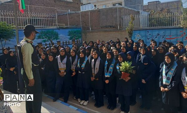 گرامیداشت هفته نیروی انتظامی در دبیرستان نمونه فرهنگ نیشابور 