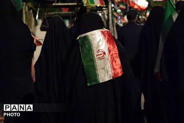 شب پنجاه و هشتم تجمعات مردم کرج در پی فرمان رهبر انقلاب 