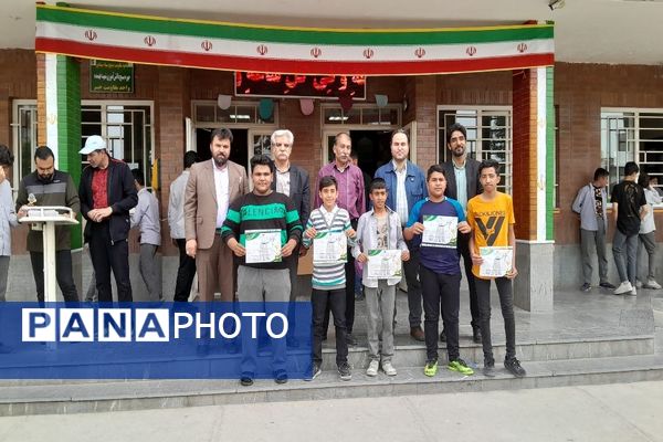 تقدیر از دانش‌آموزان مقام آور در رشته‌های ورزشی مدرسه ابوریحان بیرونی نیشابور