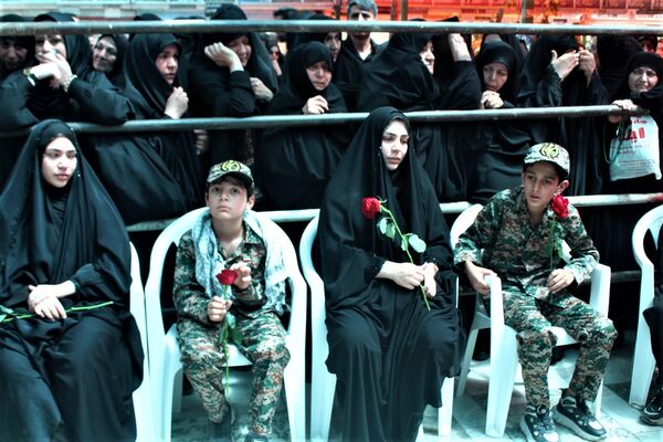 جلوه‌های حزن و خشم در مراسم تشییع شهدا