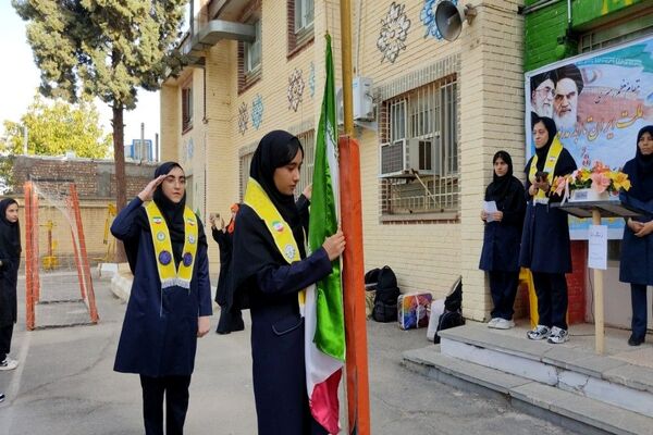 آغاز سال تحصیلی جدید و گرامیداشت هفته دفاع مقدس در دبیرستان شهید مجید دهنوی نیشابور