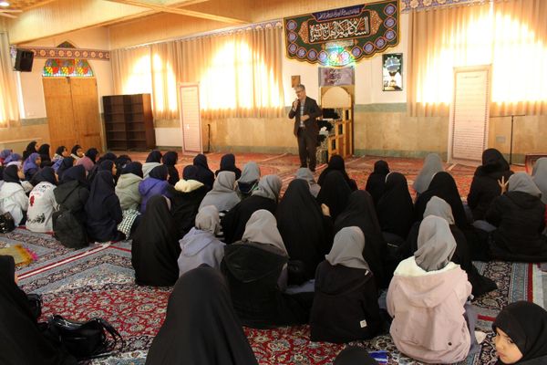 عزاداری باشکوه دانش‌آموزان و مسئولان در سوگ حضرت فاطمه زهرا (س)