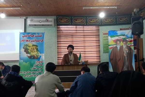 دانش‌آموزان پرچمداران انقلاب اسلامی هستند