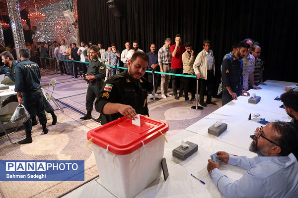 مرحله دوم انتخابات چهاردهمین دوره ریاست‌ جمهوری در آستان امامزاده صالح(ع)