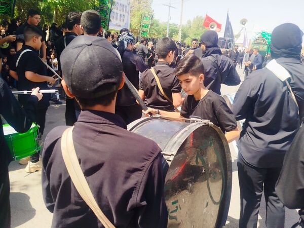 حماسه زنجیرزنی در فدافن؛ عزاداری دهه اول محرم با حضور پرشور جوانان