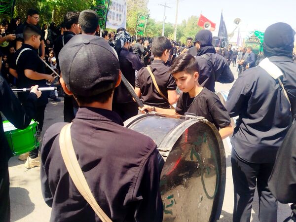 حماسه زنجیرزنی در فدافن؛ عزاداری دهه اول محرم با حضور پرشور جوانان