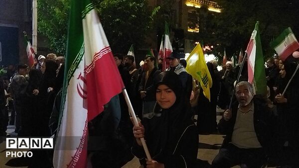 دختران نیشابوری در صف اول تجمعات-۳