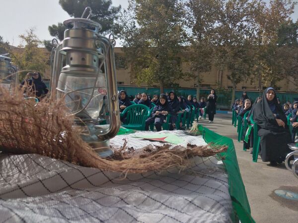 جشن آغاز سال تحصیلی در دبیرستان دخترانه حاتمی 