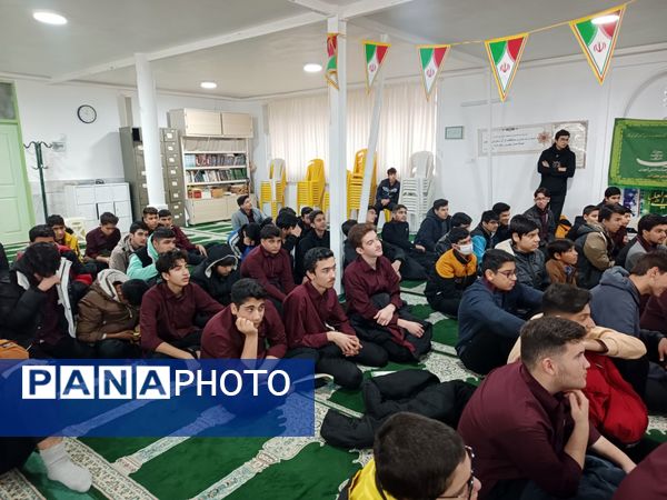 کلاس عملی  آمادگی دفاعی در دبیرستان نمونه آیت الله خامنه ای 