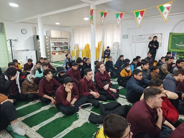 کلاس عملی  آمادگی دفاعی در دبیرستان نمونه آیت الله خامنه ای 