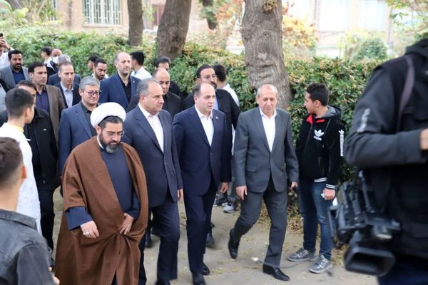 حضور وزیر کشاورزی در مراسم صبحگاهی هنرستان کشاورزی تبریز