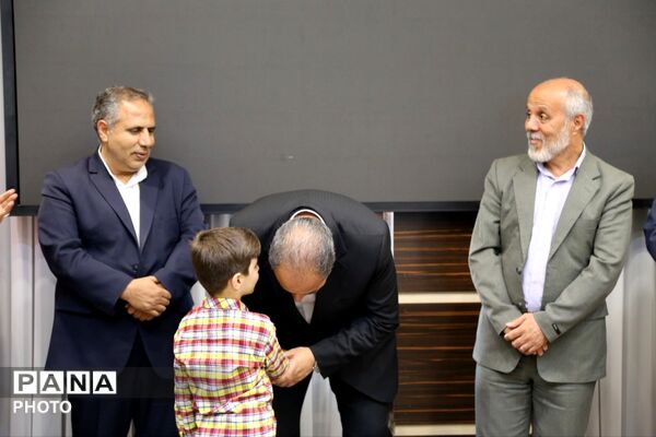 تجلیل از دانش‌آموزان ورزشکار و قهرمان آذربایجان شرقی