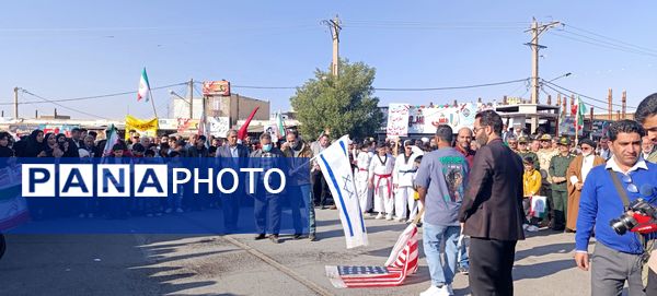 دانش‌آموزان دهلرانی در راهپیمائی ۲۲بهمن