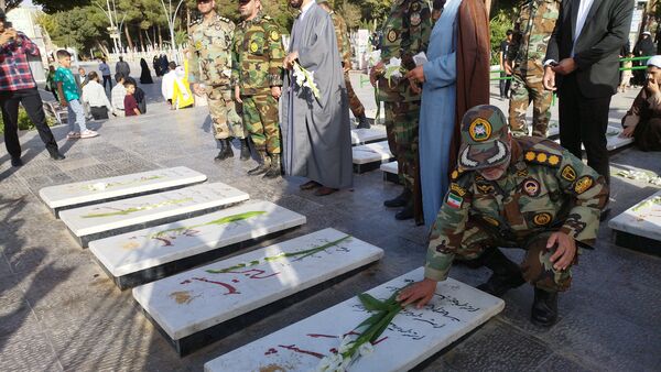 مراسم اولین سالگرد شهادت  سید حسن نصرالله، شهید حاج عباس نیلفروشان و سید هاشم صفی الدین در گلستان شهدا اصفهان 