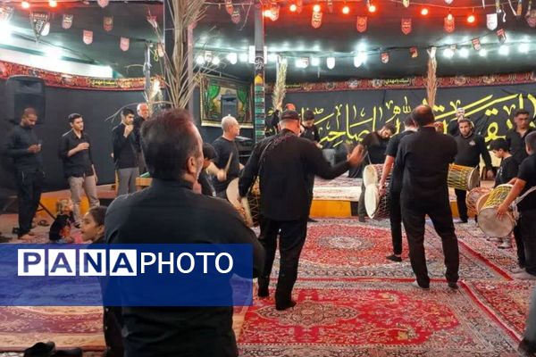 باعشق امام حسین (ع) خدمت می‌کنم