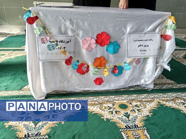 اهدای چادر به مناسبت روز دختر در خلیل‌آباد
